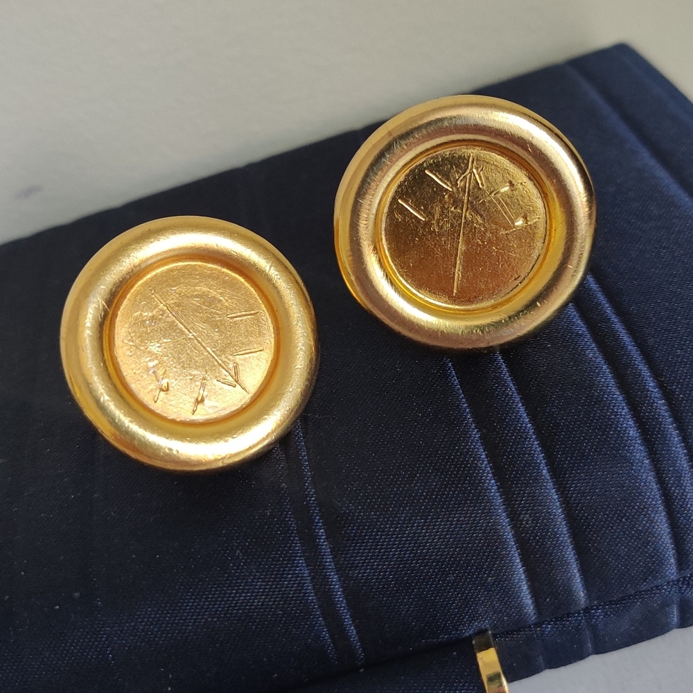 VTG Ben-Amun matte gold disc etched earrings